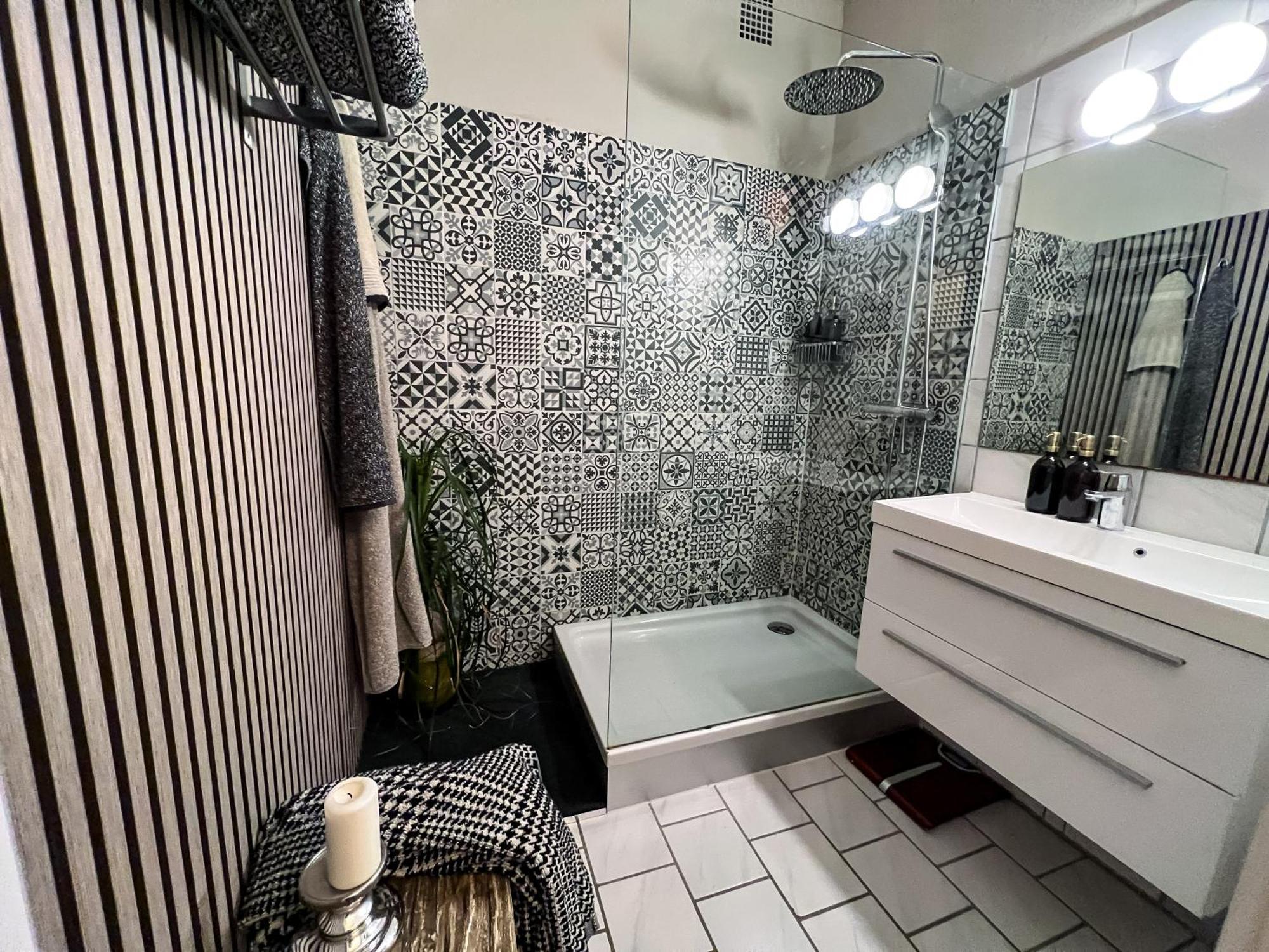 Big, Central And Charming On Schaafenstrasse Appartement Keulen